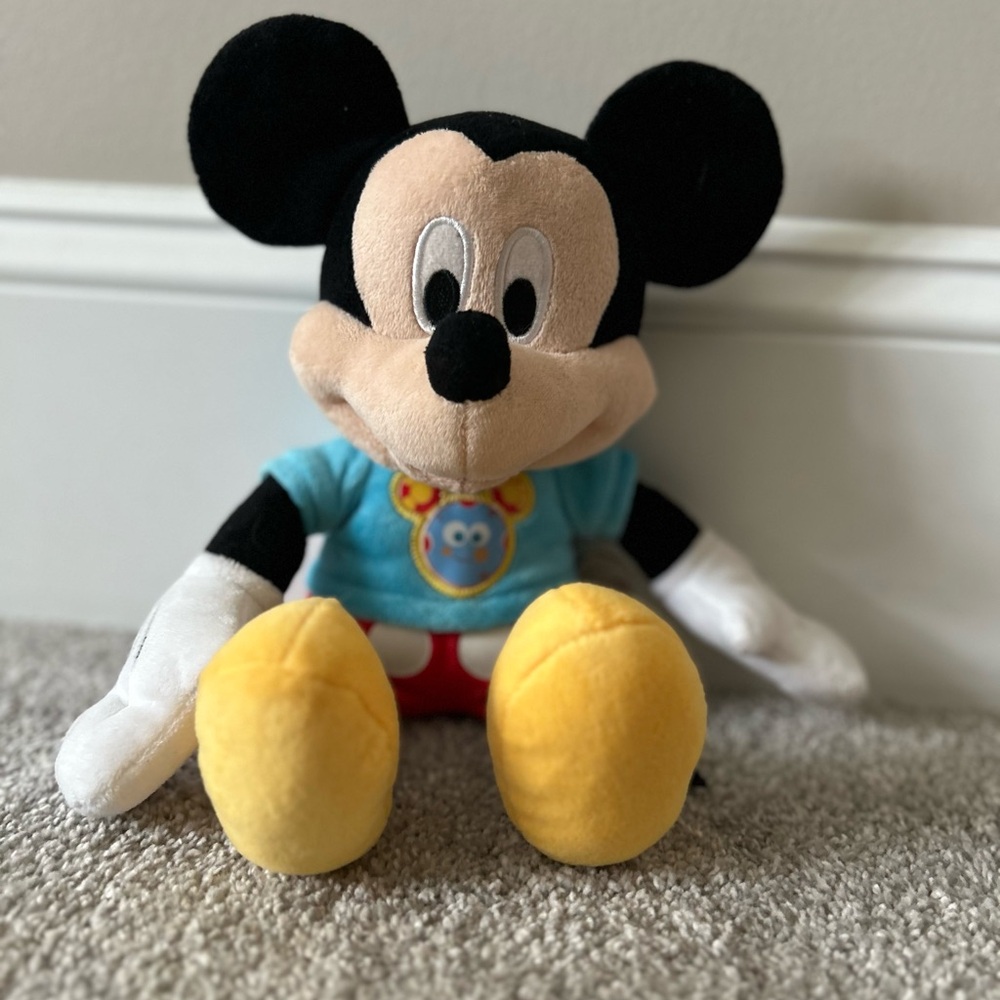 Singing and Talking Mickey Mouse